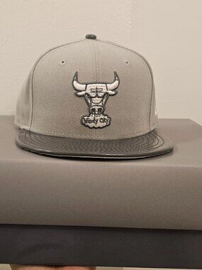 Men's Chicago Bulls New Era Cool Grey 9FIFTY Snapback Hat